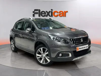 Usado Peugeot 2008 Allure 110 CV (80 kW) 2018 Gris SUV