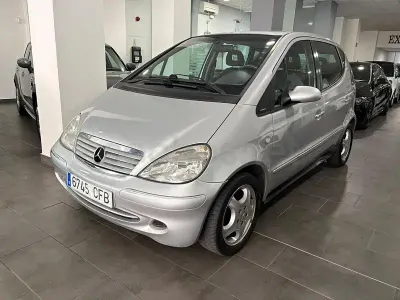 Usado Mercedes A160 Elegance 102 CV (75 kW) 2003 Gris / plata Utilitario