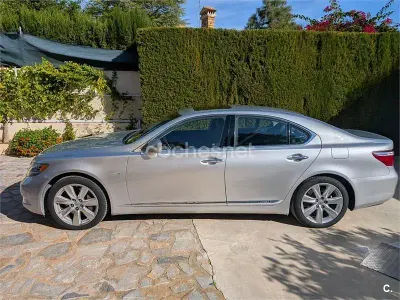 Usado Lexus LS600h Ambassador 445 CV (327 kW) 2007 Gris / plata Berlina