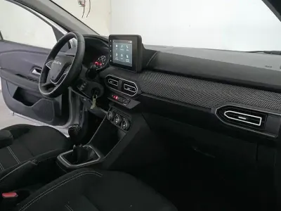 Usado Dacia Sandero Expression 100 CV (73 kW) 2023 Gris Berlina