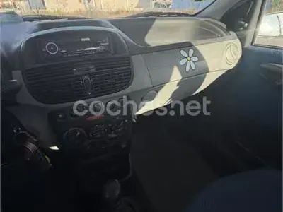 Usado Fiat Punto 60 CV (44 kW) 2002 Azul Utilitario
