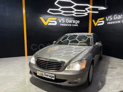 Usado Mercedes S320 235 CV (172 kW) 2007 Gris / plata Berlina