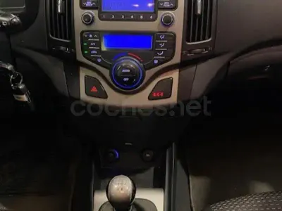 Usado Hyundai i30 Classic 90 CV (66 kW) 2009 Gris / plata Berlina