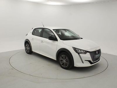 Blanco Usado 2023 Peugeot e-208 Active Utilitario | 19.500 € (Precio justo)
