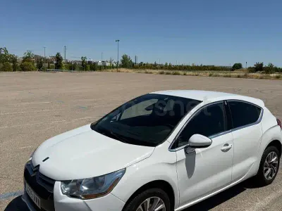 Usado Citroën DS4 92 CV (67 kW) 2015 Blanco Utilitario