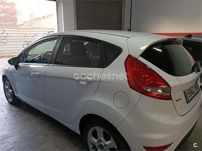 Usado Ford Fiesta Trend 68 CV (50 kW) 2011 Blanco Utilitario