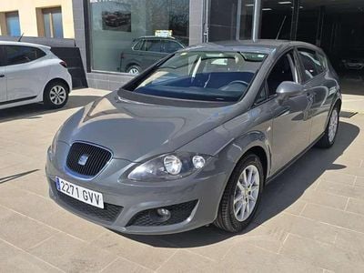 Usado Seat Leon Style 105 CV (77 kW) 2010 Plateado Utilitario