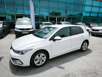 Usado VW Golf VIII Life 131 CV (96 kW) 2022 Blanco Utilitario