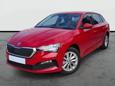 Usado Skoda Scala Ambition 110 CV (80 kW) 2023 Rojo velvet metalizado Utilitario