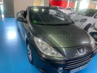 Usado Peugeot 307 CC 143 CV (105 kW) 2008 Gris / plata Descapotable