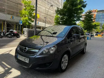 Usado Opel Zafira Family 110 CV (80 kW) 2012 Gris / plata Monovolumen