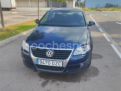 Usado VW Passat Trendline 140 CV (102 kW) 2006 Azul Berlina