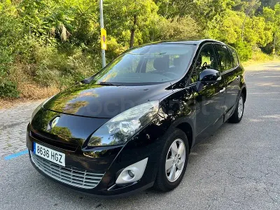 Usado Renault Grand Scénic Dynamique 130 CV (95 kW) 2011 Negro Monovolumen