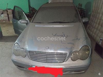 Gris / plata Usado 2004 Mercedes C220 Classic Berlina | 1000 €