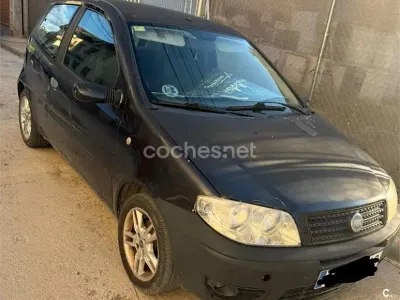 Käytetty Fiat Punto 95 HP (69 kW) 2004 Musta Viistoperä