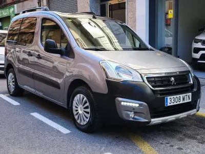 Usado Peugeot TePee Style 99 CV (72 kW) 2017 Gris Van