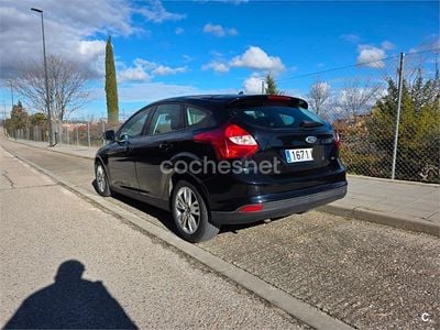 Usado Ford Focus Trend 125 CV (91 kW) 2013 Negro Berlina