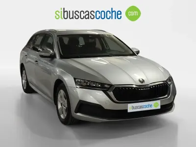 Usado Skoda Octavia Ambition 150 CV (110 kW) 2021 Gris/plata Familiar