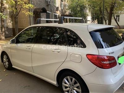 Usado Mercedes B180 109 CV (80 kW) 2012 Blanco Monovolumen