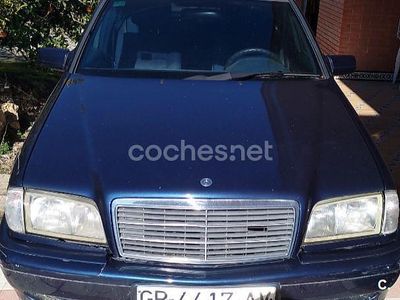 Usado Mercedes C250 Classic 150 CV (110 kW) 2001 Azul Familiar