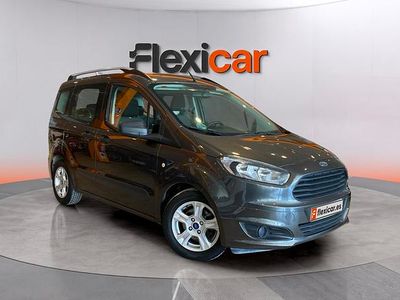 Usado Ford Tourneo Courier Ambiente 100 CV (73 kW) 2017 Beige Monovolumen