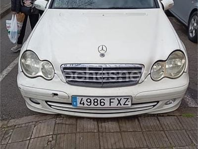 Usado Mercedes C220 Classic 150 CV (110 kW) 2007 Blanco Familiar