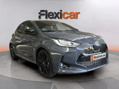 Usado Toyota Yaris Hybrid Sport 130 CV (95 kW) 2025 Gris Berlina