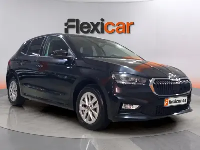 Usado Skoda Fabia Selection 95 CV (69 kW) 2025 Negro Utilitario