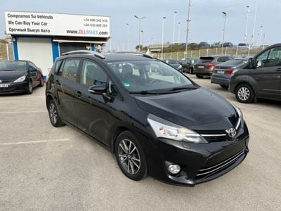 Usado Toyota Verso 111 CV (81 kW) 2015 Negro metalico Monovolumen