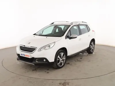 Usado Peugeot 2008 Allure 120 CV (88 kW) 2015 Blanco SUV