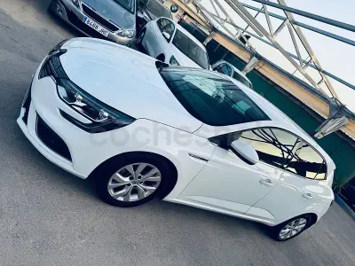 Usado Renault Mégane IV LIMITED 115 CV (84 kW) 2020 Blanco Berlina