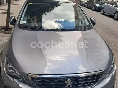 Usado Peugeot 308 Allure 130 CV (95 kW) 2017 Gris / plata Berlina