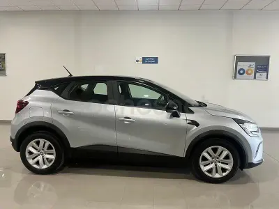 Usado Renault Captur Equilibre 90 CV (66 kW) 2023 Gris / plata SUV