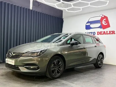 Usado Opel Astra Ultimate 145 CV (106 kW) 2021 Gris / plata Familiar