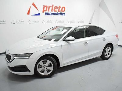 Blanco Usado 2021 Skoda Octavia Ambition Utilitario | 16.900 € (Precio justo)