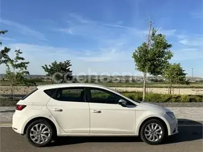 Usado Seat Leon Style 110 CV (80 kW) 2016 Blanco Berlina