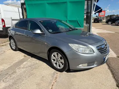 Usado Opel Insignia Business 131 CV (96 kW) 2013 Gris Berlina