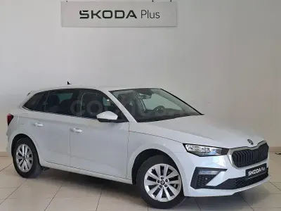 Usado Skoda Scala Selection 115 CV (84 kW) 2025 Blanco Utilitario