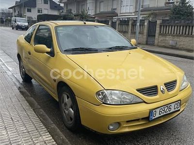 Usado Renault Mégane Coupé 100 CV (73 kW) 1999 Amarillo Coupe