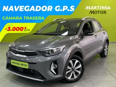 Usado Kia Stonic 101 CV (74 kW) 2023 Gris SUV
