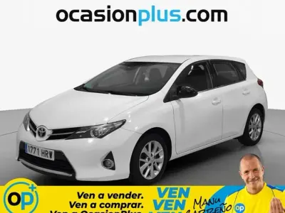 Usado Toyota Auris Active 132 CV (97 kW) 2013 Blanco Utilitario