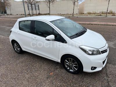 Usado Toyota Yaris City 90 CV (66 kW) 2014 Blanco Berlina