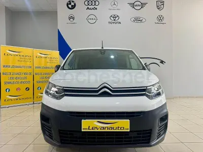 Usado Citroën Berlingo Live 102 CV (75 kW) 2021 Blanco Monovolumen