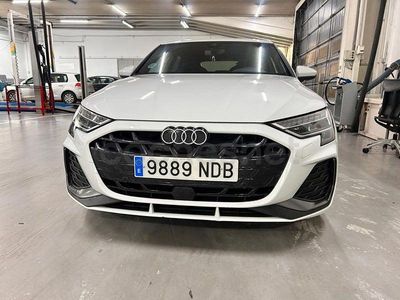Käytetty Audi A3 S-Line 150 HP (110 kW) 2025 Musta Sedan