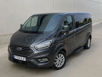 Usado Ford Tourneo Titanium 130 CV (95 kW) 2018 Gris / plata Monovolumen