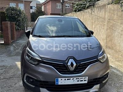 Usado Renault Captur Zen 110 CV (80 kW) 2017 Gris / plata SUV