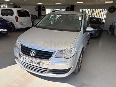 Usado VW Touran Advance 140 CV (102 kW) 2010 Gris / plata Monovolumen