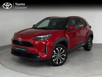 Usado Toyota Yaris Hybrid Active 116 CV (85 kW) 2025 Rojo emocion