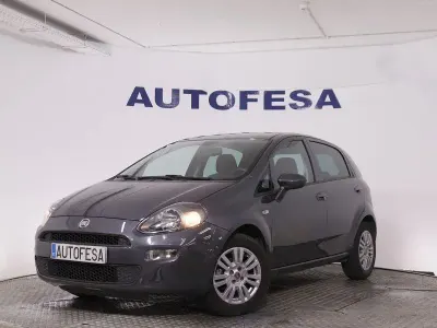 Usado Fiat Punto Lounge 69 CV (50 kW) 2017 Gris Utilitario