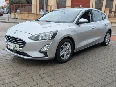 Usado Ford Focus Titanium 120 CV (88 kW) 2021 Gris Utilitario